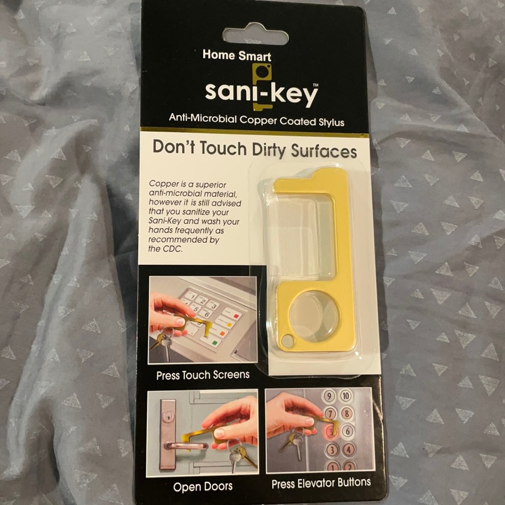 Sami-Key - key designed to prevent you from having to touch dirty surfaces - NWT